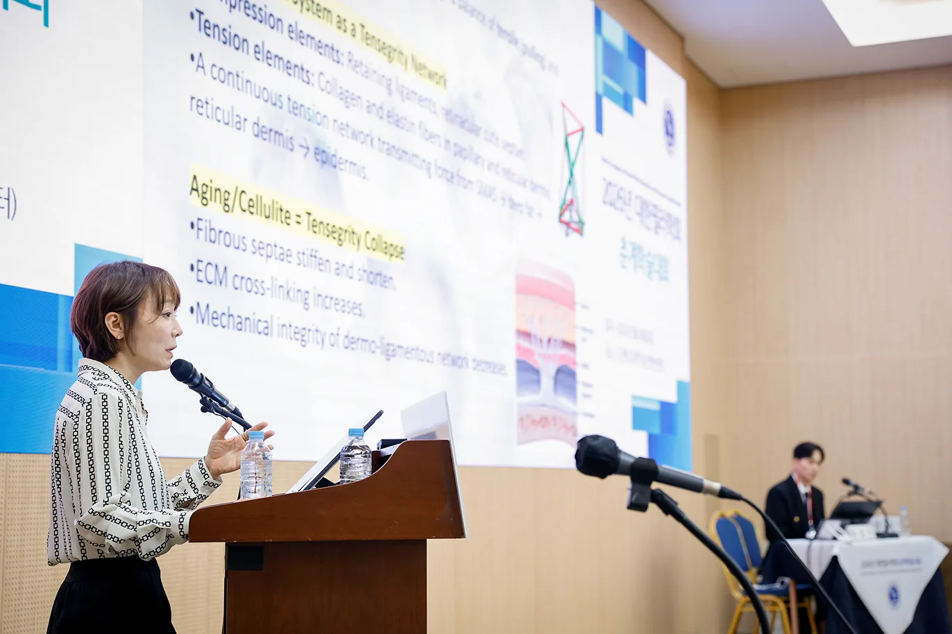학술대회에서 강연하는 이경은 원장