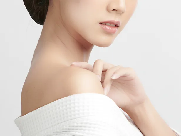 맑은 피부 연출 컷 · FLAWLESS 제공